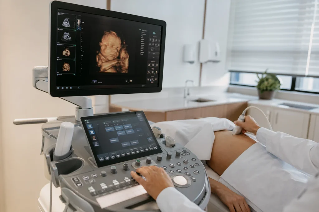 Ultrassonografia 3D em ambiente clínico de medicina fetal